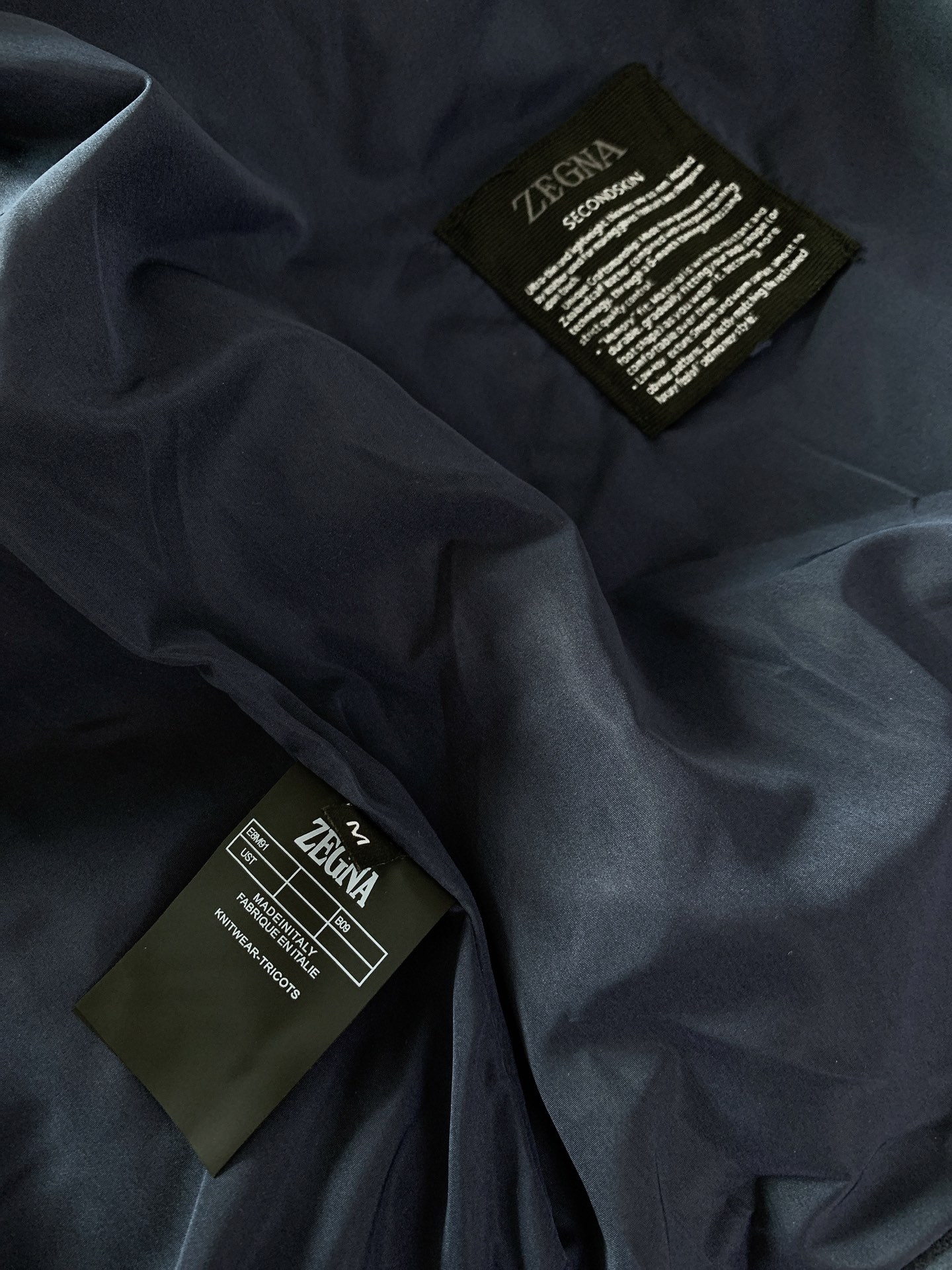 Ermenegildo Zegna 杰尼亚 2026FW早秋新品  仿麂皮棒球夹克🥼甄选高品质仿麂皮面料，自带细腻柔和的