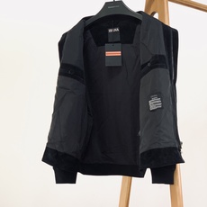 Ermenegildo Zegna 杰尼亚 2026FW早秋新品 仿麂皮棒球夹克🥼甄选高品质仿麂皮面料,自带细腻柔和的 Ermenegildo Zegna 杰尼亚 2026FW早秋新品 仿麂皮棒球夹克🥼甄选高品质仿麂皮面料,自带细腻柔和的