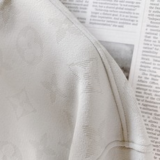 LouisVuitton 路易威登 2026FW早秋新品 暗纹满印圆领卫衣🥼甄选高克重柔感针织面料,触感细腻软糯,自带温 LouisVuitton 路易威登 2026FW早秋新品 暗纹满印圆领卫衣🥼甄选高克重柔感针织面料,触感细腻软糯,自带温