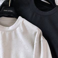 LouisVuitton 路易威登 2026FW早秋新品 暗纹满印圆领卫衣🥼甄选高克重柔感针织面料,触感细腻软糯,自带温 LouisVuitton 路易威登 2026FW早秋新品 暗纹满印圆领卫衣🥼甄选高克重柔感针织面料,触感细腻软糯,自带温
