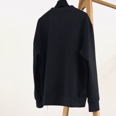 LouisVuitton 路易威登 2026FW早秋新品 暗纹满印圆领卫衣🥼甄选高克重柔感针织面料,触感细腻软糯,自带温 LouisVuitton 路易威登 2026FW早秋新品 暗纹满印圆领卫衣🥼甄选高克重柔感针织面料,触感细腻软糯,自带温