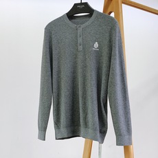 Prada 普拉达 2026FW早秋新品 亨利领长袖针织衫🥼 甄选细腻蜂窝针织面料,肌理感清晰立体,自带透气微孔结构,触 Prada 普拉达 2026FW早秋新品 亨利领长袖针织衫🥼 甄选细腻蜂窝针织面料,肌理感清晰立体,自带透气微孔结构,触