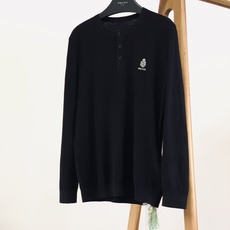 Prada 普拉达 2026FW早秋新品 亨利领长袖针织衫🥼 甄选细腻蜂窝针织面料,肌理感清晰立体,自带透气微孔结构,触 Prada 普拉达 2026FW早秋新品 亨利领长袖针织衫🥼 甄选细腻蜂窝针织面料,肌理感清晰立体,自带透气微孔结构,触