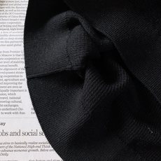 Prada 普拉达 2026FW早秋新品 亨利领长袖针织衫🥼 甄选细腻蜂窝针织面料,肌理感清晰立体,自带透气微孔结构,触 Prada 普拉达 2026FW早秋新品 亨利领长袖针织衫🥼 甄选细腻蜂窝针织面料,肌理感清晰立体,自带透气微孔结构,触