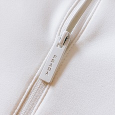 Prada 普拉达 2026FW早秋新品 半拉链立领长袖打底衫🥼 高弹功能针织料,顺滑亲肤,上身弹力舒适不束缚。 半开立 Prada 普拉达 2026FW早秋新品 半拉链立领长袖打底衫🥼 高弹功能针织料,顺滑亲肤,上身弹力舒适不束缚。 半开立