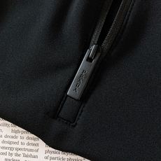 Prada 普拉达 2026FW早秋新品 半拉链立领长袖打底衫🥼 高弹功能针织料,顺滑亲肤,上身弹力舒适不束缚。 半开立 Prada 普拉达 2026FW早秋新品 半拉链立领长袖打底衫🥼 高弹功能针织料,顺滑亲肤,上身弹力舒适不束缚。 半开立