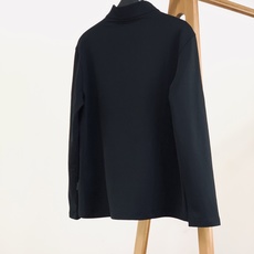 Prada 普拉达 2026FW早秋新品 半拉链立领长袖打底衫🥼 高弹功能针织料,顺滑亲肤,上身弹力舒适不束缚。 半开立 Prada 普拉达 2026FW早秋新品 半拉链立领长袖打底衫🥼 高弹功能针织料,顺滑亲肤,上身弹力舒适不束缚。 半开立