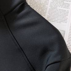 Prada 普拉达 2026FW早秋新品 半拉链立领长袖打底衫🥼 高弹功能针织料,顺滑亲肤,上身弹力舒适不束缚。 半开立 Prada 普拉达 2026FW早秋新品 半拉链立领长袖打底衫🥼 高弹功能针织料,顺滑亲肤,上身弹力舒适不束缚。 半开立