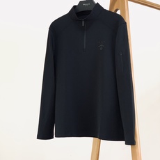 Prada 普拉达 2026FW早秋新品 半拉链立领长袖打底衫🥼 高弹功能针织料,顺滑亲肤,上身弹力舒适不束缚。 半开立 Prada 普拉达 2026FW早秋新品 半拉链立领长袖打底衫🥼 高弹功能针织料,顺滑亲肤,上身弹力舒适不束缚。 半开立