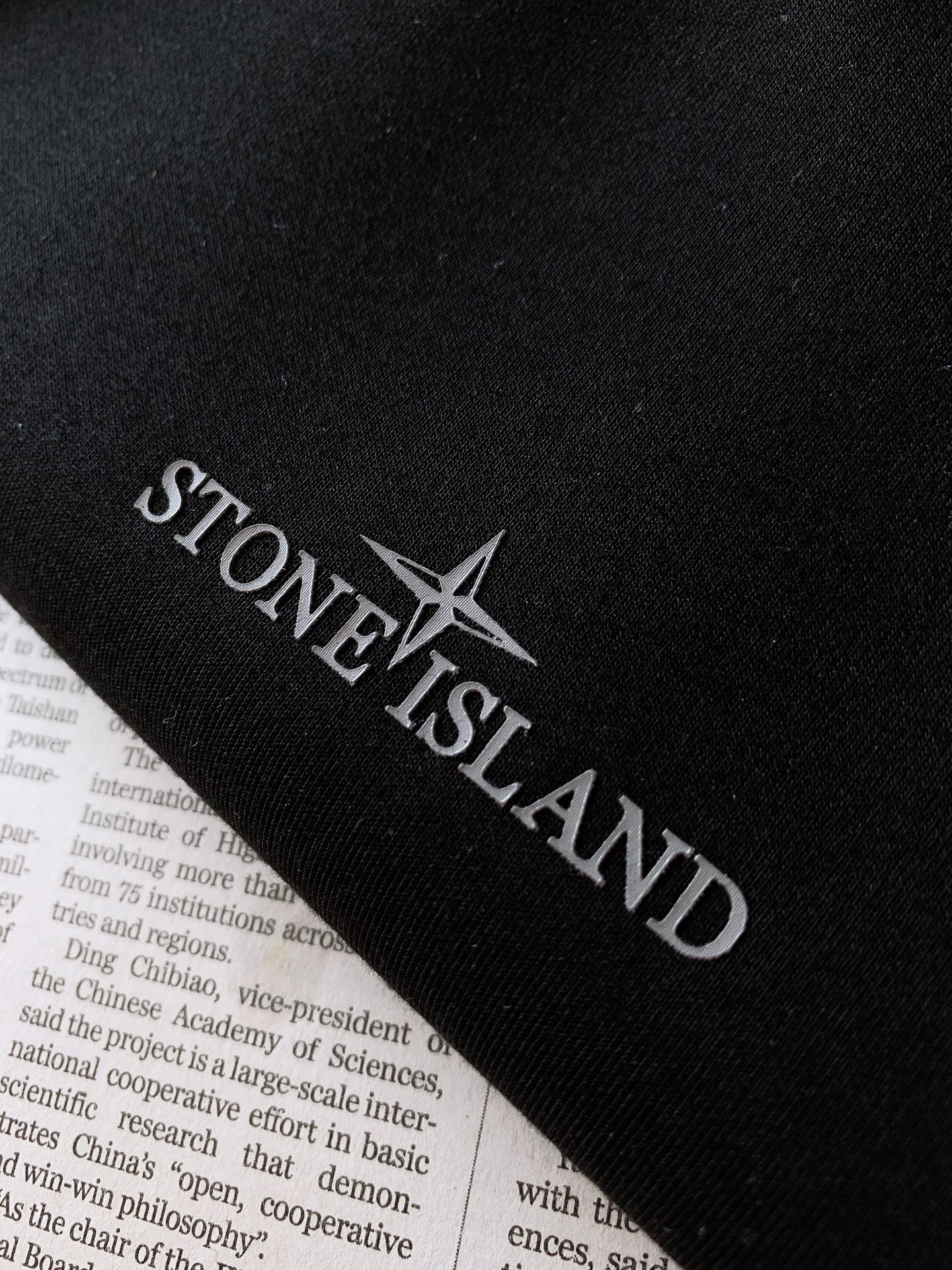 Stone Island 石头岛 2026FW早秋新品 罗盘圆领卫衣 高克重毛圈棉,软糯厚实,上身有型不压身。 前胸低 Stone Island 石头岛 2026FW早秋新品 罗盘圆领卫衣 高克重毛圈棉,软糯厚实,上身有型不压身。 前胸低