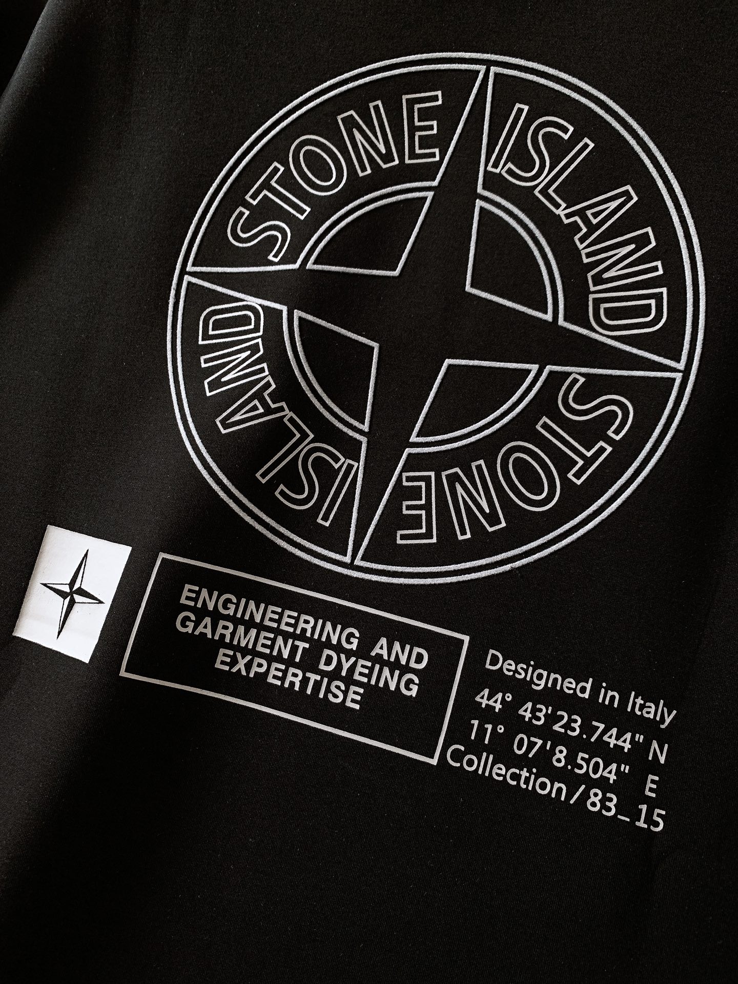 Stone Island 石头岛 2026FW早秋新品 罗盘圆领卫衣 高克重毛圈棉,软糯厚实,上身有型不压身。 前胸低 Stone Island 石头岛 2026FW早秋新品 罗盘圆领卫衣 高克重毛圈棉,软糯厚实,上身有型不压身。 前胸低