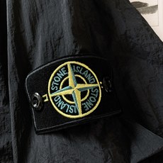 Stone Island 石头岛 2026FW早秋新品 半拉链立领夹克🥼 微皱尼龙机能面料,轻薄防风,自带肌理质感。 Stone Island 石头岛 2026FW早秋新品 半拉链立领夹克🥼 微皱尼龙机能面料,轻薄防风,自带肌理质感。