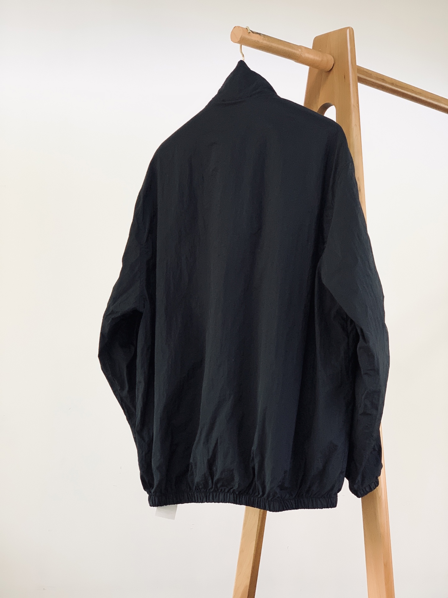 Stone Island 石头岛 2026FW早秋新品 半拉链立领夹克🥼 微皱尼龙机能面料,轻薄防风,自带肌理质感。 Stone Island 石头岛 2026FW早秋新品 半拉链立领夹克🥼 微皱尼龙机能面料,轻薄防风,自带肌理质感。