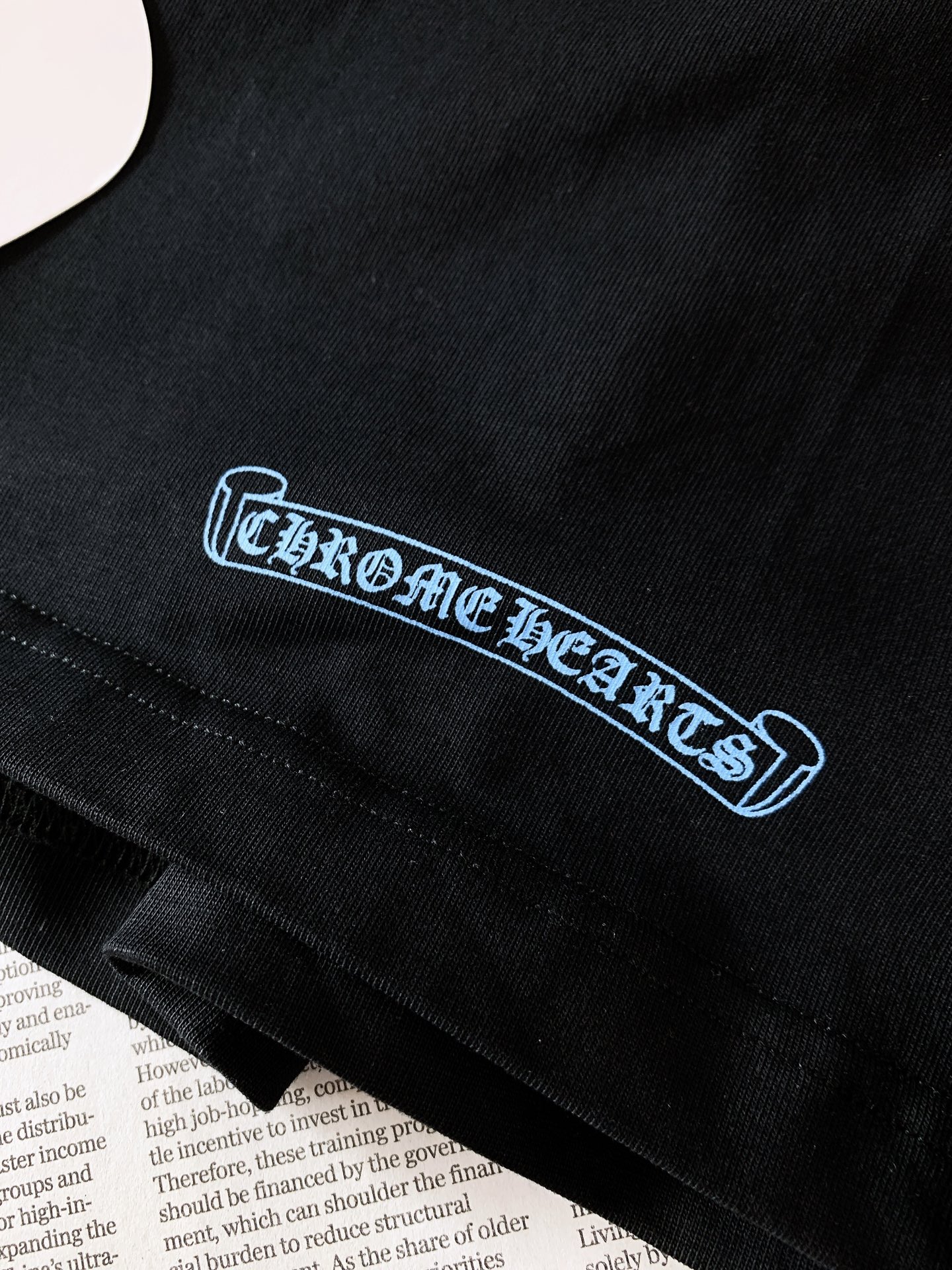 Chrome Hearts克罗心 2026FW早秋新品 蓝马蹄长袖打底|重磅纯棉长袖T 经典马蹄十字印花,黑底浅蓝撞色超 Chrome Hearts克罗心 2026FW早秋新品 蓝马蹄长袖打底|重磅纯棉长袖T 经典马蹄十字印花,黑底浅蓝撞色超