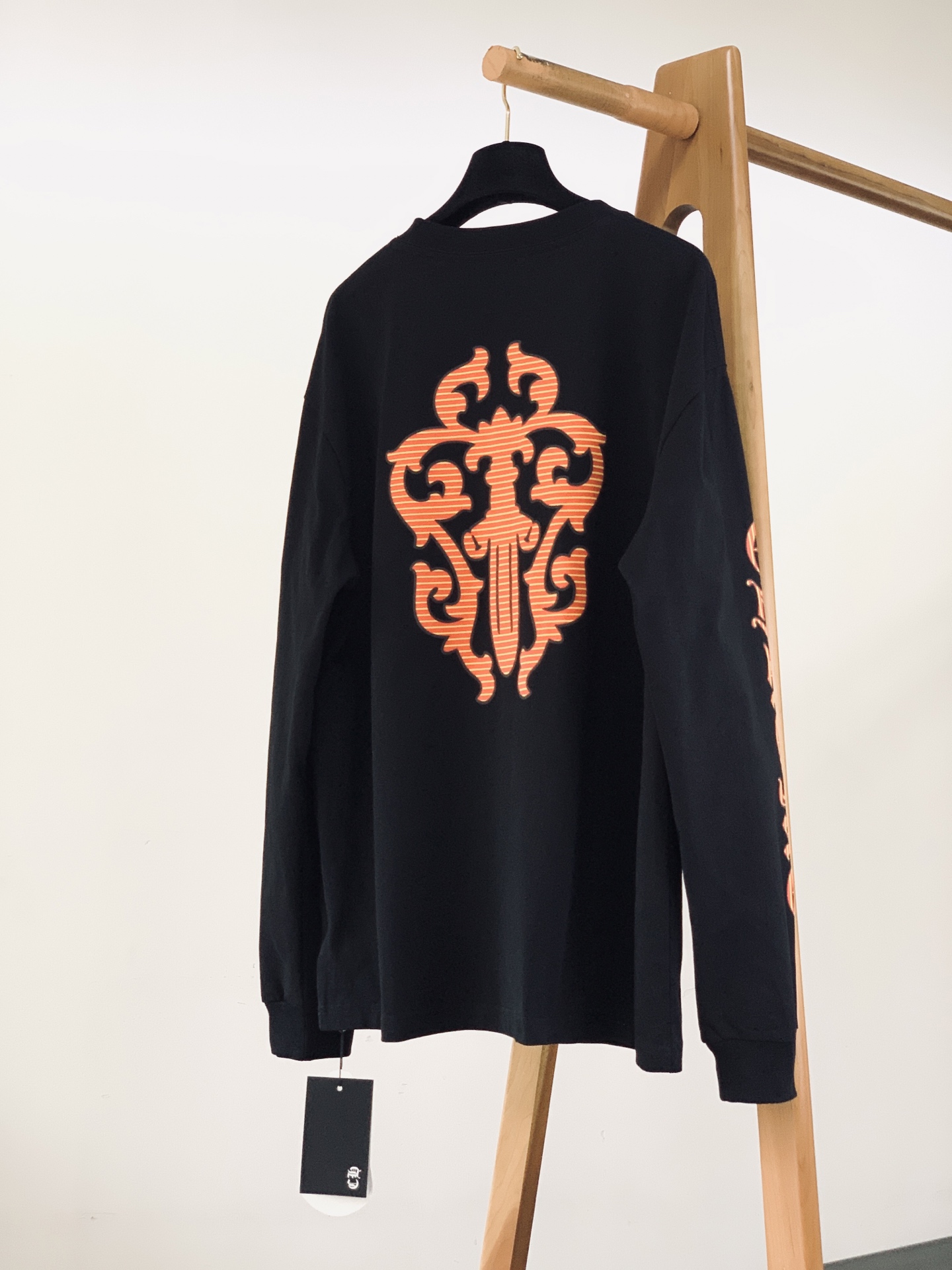 Chrome Hearts克罗心 2026FW早秋新品 条纹宝剑长袖打底衫🥼 重磅纯棉面料,厚实有质感,上身舒适不闷。 Chrome Hearts克罗心 2026FW早秋新品 条纹宝剑长袖打底衫🥼 重磅纯棉面料,厚实有质感,上身舒适不闷。