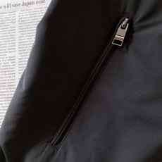 Tommy Hilfiger 汤米.希尔费格 2026FW早秋新品 双面穿立领夹克🥼一件拥有两种穿搭,实用性直接拉满。 Tommy Hilfiger 汤米.希尔费格 2026FW早秋新品 双面穿立领夹克🥼一件拥有两种穿搭,实用性直接拉满。