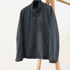 Tommy Hilfiger 汤米.希尔费格 2026FW早秋新品 双面穿立领夹克🥼一件拥有两种穿搭,实用性直接拉满。 Tommy Hilfiger 汤米.希尔费格 2026FW早秋新品 双面穿立领夹克🥼一件拥有两种穿搭,实用性直接拉满。