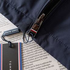 Tommy Hilfiger 汤米.希尔费格 2026FW早秋新品 双面穿立领夹克🥼一件拥有两种穿搭,实用性直接拉满。 Tommy Hilfiger 汤米.希尔费格 2026FW早秋新品 双面穿立领夹克🥼一件拥有两种穿搭,实用性直接拉满。