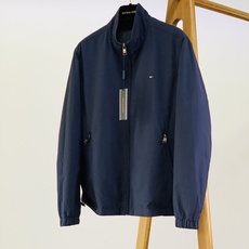 Tommy Hilfiger 汤米.希尔费格 2026FW早秋新品 双面穿立领夹克🥼一件拥有两种穿搭,实用性直接拉满。 Tommy Hilfiger 汤米.希尔费格 2026FW早秋新品 双面穿立领夹克🥼一件拥有两种穿搭,实用性直接拉满。