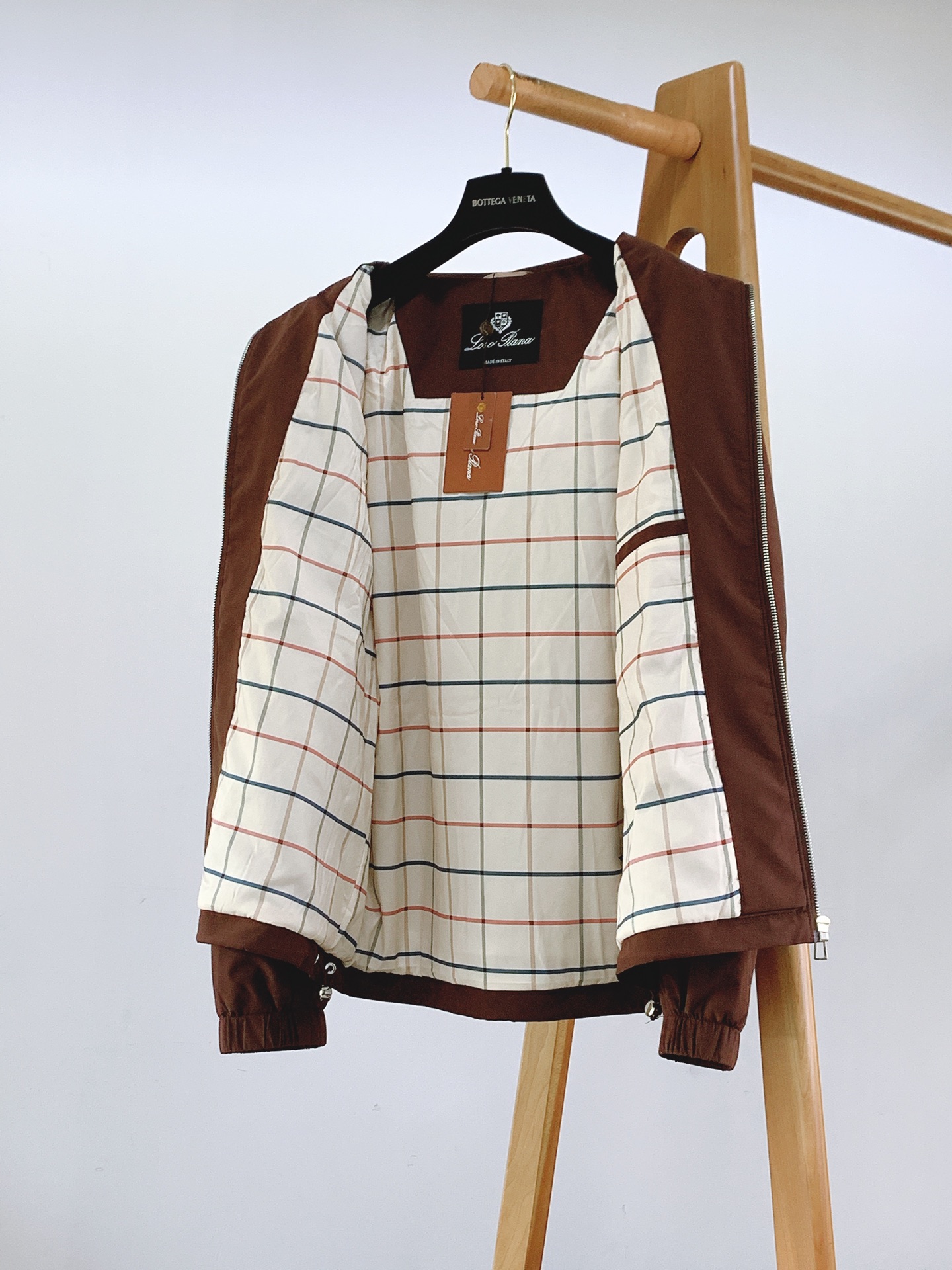 LoroPiana L.P FW早秋新品 Loro Piana可拆卸连帽外套🥼甄选品牌专属高密功能性面料，触感细腻顺滑，