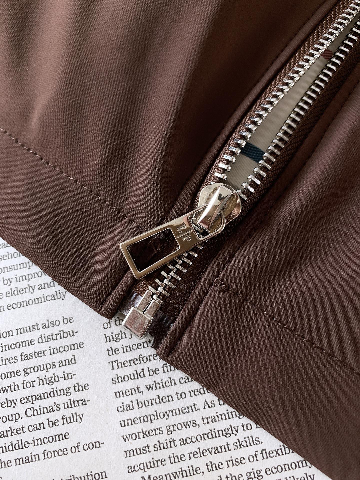 LoroPiana L.P FW早秋新品 Loro Piana可拆卸连帽外套🥼甄选品牌专属高密功能性面料，触感细腻顺滑，