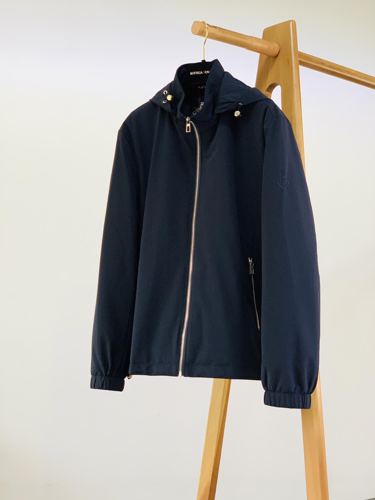 LoroPiana L.P FW早秋新品 Loro Piana可拆卸连帽外套🥼甄选品牌专属高密功能性面料，触感细腻顺滑，
