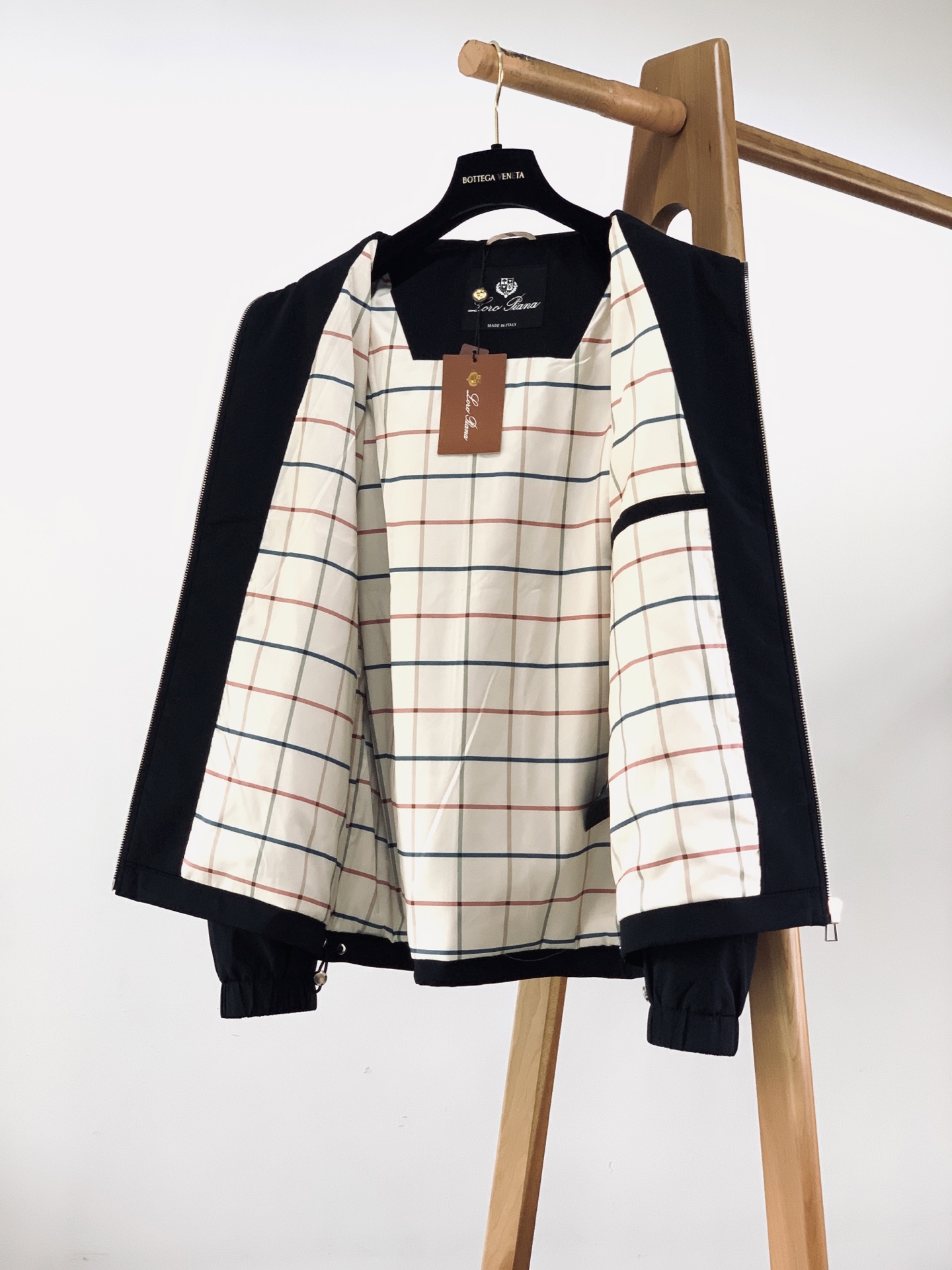 LoroPiana L.P FW早秋新品 Loro Piana可拆卸连帽外套🥼甄选品牌专属高密功能性面料，触感细腻顺滑，