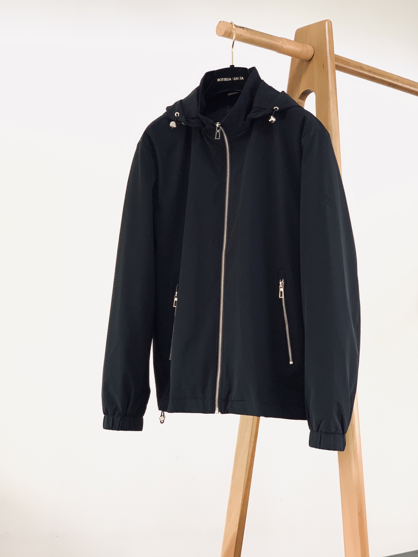 LoroPiana L.P FW早秋新品 Loro Piana可拆卸连帽外套🥼甄选品牌专属高密功能性面料，触感细腻顺滑，