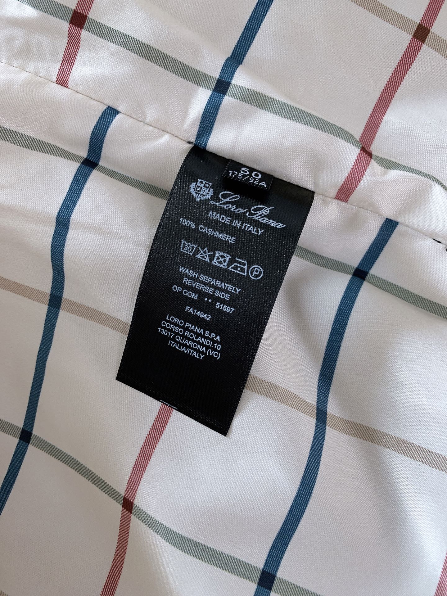 LoroPiana L.P FW早秋新品 Loro Piana可拆卸连帽外套🥼甄选品牌专属高密功能性面料，触感细腻顺滑，