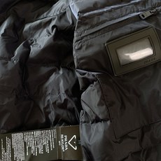 Prada 普拉达 2026FW秋冬新品 可拆卸连帽羽绒服🥼甄选品牌经典再生尼龙面料,面料轻薄紧致,自带防风防泼水属性 Prada 普拉达 2026FW秋冬新品 可拆卸连帽羽绒服🥼甄选品牌经典再生尼龙面料,面料轻薄紧致,自带防风防泼水属性