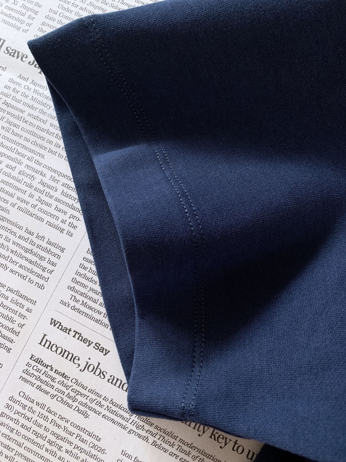 Moncler 蒙口 2026FW早秋新品 印花打底短袖T恤👕重磅高支棉质料子,摸上去软糯厚实,完全不是薄透廉价的面料, Moncler 蒙口 2026FW早秋新品 印花打底短袖T恤👕重磅高支棉质料子,摸上去软糯厚实,完全不是薄透廉价的面料,