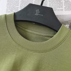 Moncler 蒙口 2026FW早秋新品 印花打底短袖T恤👕重磅高支棉质料子,摸上去软糯厚实,完全不是薄透廉价的面料, Moncler 蒙口 2026FW早秋新品 印花打底短袖T恤👕重磅高支棉质料子,摸上去软糯厚实,完全不是薄透廉价的面料,