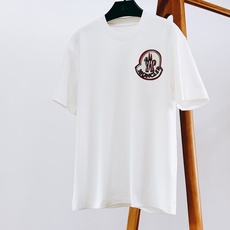 Moncler 蒙口 2026FW早秋新品 印花打底短袖T恤👕重磅高支棉质料子,摸上去软糯厚实,完全不是薄透廉价的面料, Moncler 蒙口 2026FW早秋新品 印花打底短袖T恤👕重磅高支棉质料子,摸上去软糯厚实,完全不是薄透廉价的面料,