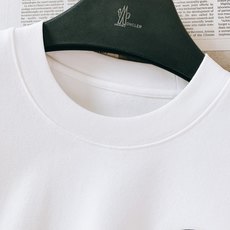 Moncler 蒙口 2026FW早秋新品 印花打底短袖T恤👕重磅高支棉质料子,摸上去软糯厚实,完全不是薄透廉价的面料, Moncler 蒙口 2026FW早秋新品 印花打底短袖T恤👕重磅高支棉质料子,摸上去软糯厚实,完全不是薄透廉价的面料,