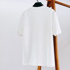 Moncler 蒙口 2026FW早秋新品 印花打底短袖T恤👕重磅高支棉质料子,摸上去软糯厚实,完全不是薄透廉价的面料, Moncler 蒙口 2026FW早秋新品 印花打底短袖T恤👕重磅高支棉质料子,摸上去软糯厚实,完全不是薄透廉价的面料,