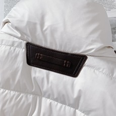 Berluti 伯鲁蒂 2026FW早秋新品 时尚拼接羽绒服🥼衣身主体采用高密防风羽绒面料,菱格锁绒工艺,牢牢锁住羽绒 Berluti 伯鲁蒂 2026FW早秋新品 时尚拼接羽绒服🥼衣身主体采用高密防风羽绒面料,菱格锁绒工艺,牢牢锁住羽绒