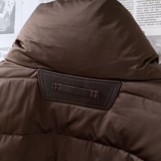 Berluti 伯鲁蒂 2026FW早秋新品 时尚拼接羽绒服🥼衣身主体采用高密防风羽绒面料,菱格锁绒工艺,牢牢锁住羽绒 Berluti 伯鲁蒂 2026FW早秋新品 时尚拼接羽绒服🥼衣身主体采用高密防风羽绒面料,菱格锁绒工艺,牢牢锁住羽绒
