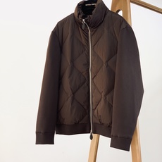 Berluti 伯鲁蒂 2026FW早秋新品 时尚拼接羽绒服🥼衣身主体采用高密防风羽绒面料,菱格锁绒工艺,牢牢锁住羽绒 Berluti 伯鲁蒂 2026FW早秋新品 时尚拼接羽绒服🥼衣身主体采用高密防风羽绒面料,菱格锁绒工艺,牢牢锁住羽绒