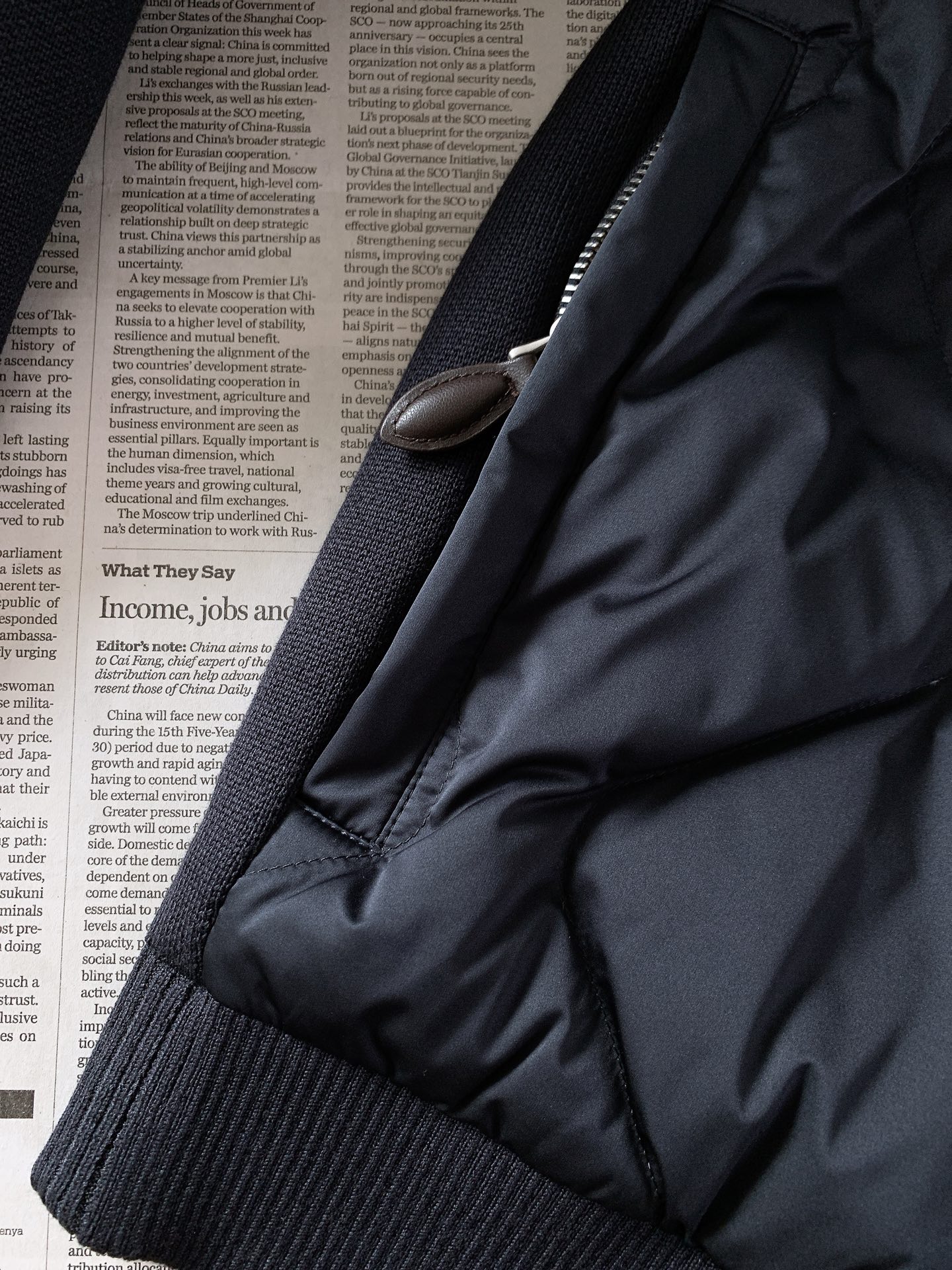 Berluti 伯鲁蒂 2026FW早秋新品  时尚拼接羽绒服🥼衣身主体采用高密防风羽绒面料，菱格锁绒工艺，牢牢锁住羽绒