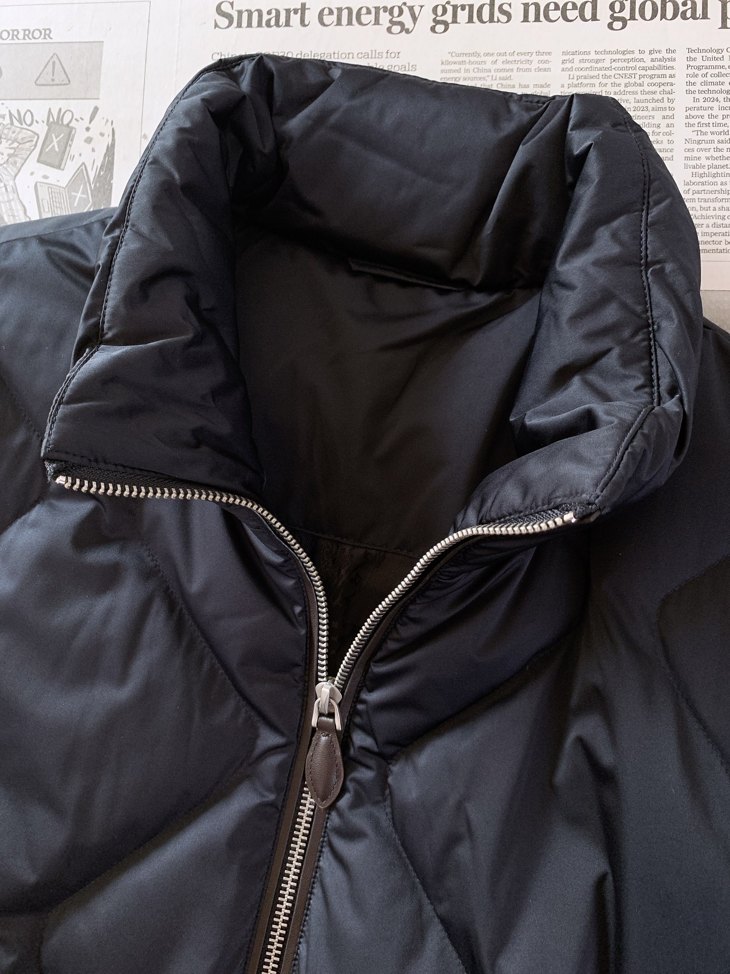 Berluti 伯鲁蒂 2026FW早秋新品  时尚拼接羽绒服🥼衣身主体采用高密防风羽绒面料，菱格锁绒工艺，牢牢锁住羽绒