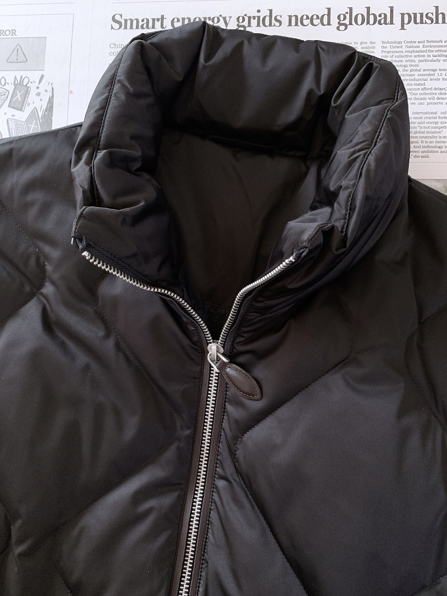 Berluti 伯鲁蒂 2026FW早秋新品  时尚拼接羽绒服🥼衣身主体采用高密防风羽绒面料，菱格锁绒工艺，牢牢锁住羽绒