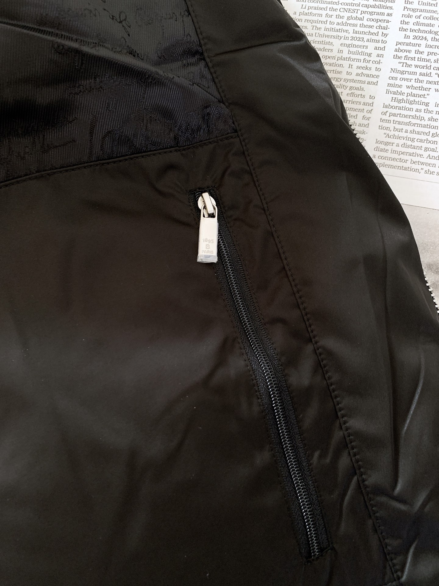 Berluti 伯鲁蒂 2026FW早秋新品  时尚拼接羽绒服🥼衣身主体采用高密防风羽绒面料，菱格锁绒工艺，牢牢锁住羽绒