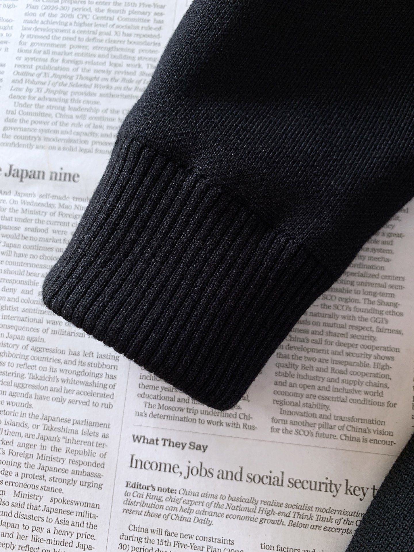 Berluti 伯鲁蒂 2026FW早秋新品  时尚拼接羽绒服🥼衣身主体采用高密防风羽绒面料，菱格锁绒工艺，牢牢锁住羽绒