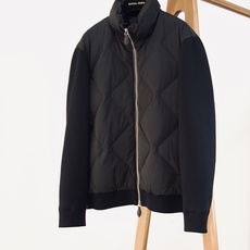 Berluti 伯鲁蒂 2026FW早秋新品 时尚拼接羽绒服🥼衣身主体采用高密防风羽绒面料,菱格锁绒工艺,牢牢锁住羽绒 Berluti 伯鲁蒂 2026FW早秋新品 时尚拼接羽绒服🥼衣身主体采用高密防风羽绒面料,菱格锁绒工艺,牢牢锁住羽绒