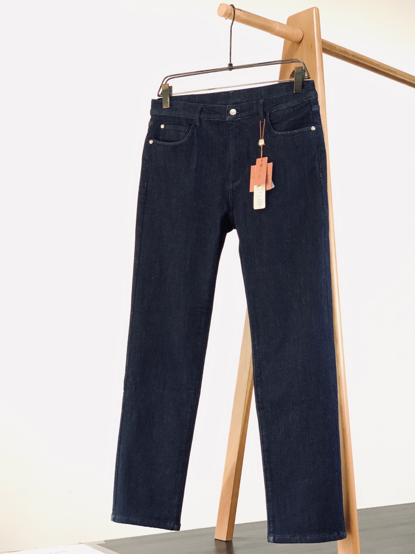 LoroPiana L.P FW早秋新品 原色牛仔长裤👖甄选高端混纺牛仔面料，保留原色靛蓝沉稳色泽，内里自带细腻磨毛质感