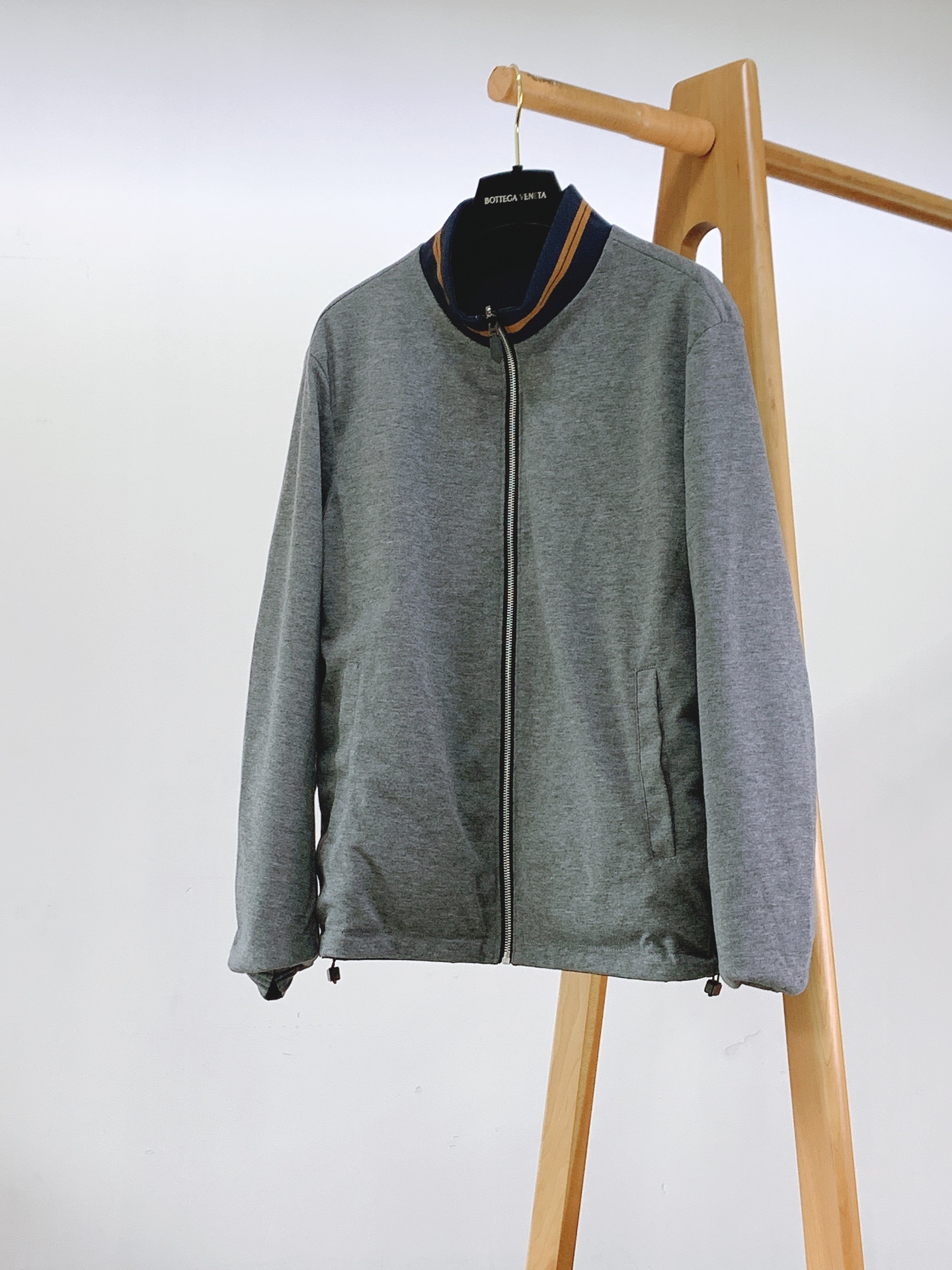 LoroPiana L.P FW早秋新品 双面穿夹克外套🥼外层采用品牌专属高性能防风面料,触感细腻顺滑,具备良好抗风抗微 LoroPiana L.P FW早秋新品 双面穿夹克外套🥼外层采用品牌专属高性能防风面料,触感细腻顺滑,具备良好抗风抗微
