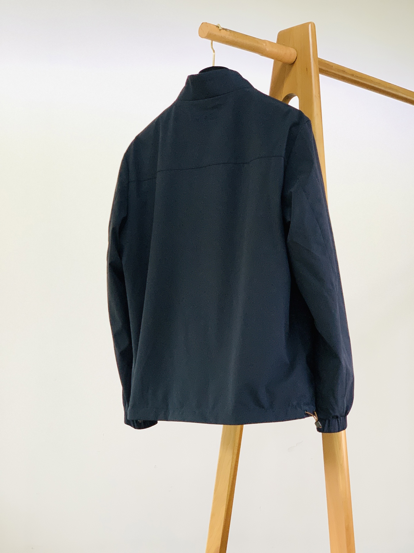 LoroPiana L.P FW早秋新品 双面穿夹克外套🥼外层采用品牌专属高性能防风面料,触感细腻顺滑,具备良好抗风抗微 LoroPiana L.P FW早秋新品 双面穿夹克外套🥼外层采用品牌专属高性能防风面料,触感细腻顺滑,具备良好抗风抗微