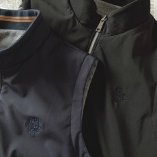 LoroPiana L.P FW早秋新品 双面穿马甲🎽外层选用高密抗皱机能面料,手感细腻顺滑,具备不错的防风抗寒性能,挺 LoroPiana L.P FW早秋新品 双面穿马甲🎽外层选用高密抗皱机能面料,手感细腻顺滑,具备不错的防风抗寒性能,挺