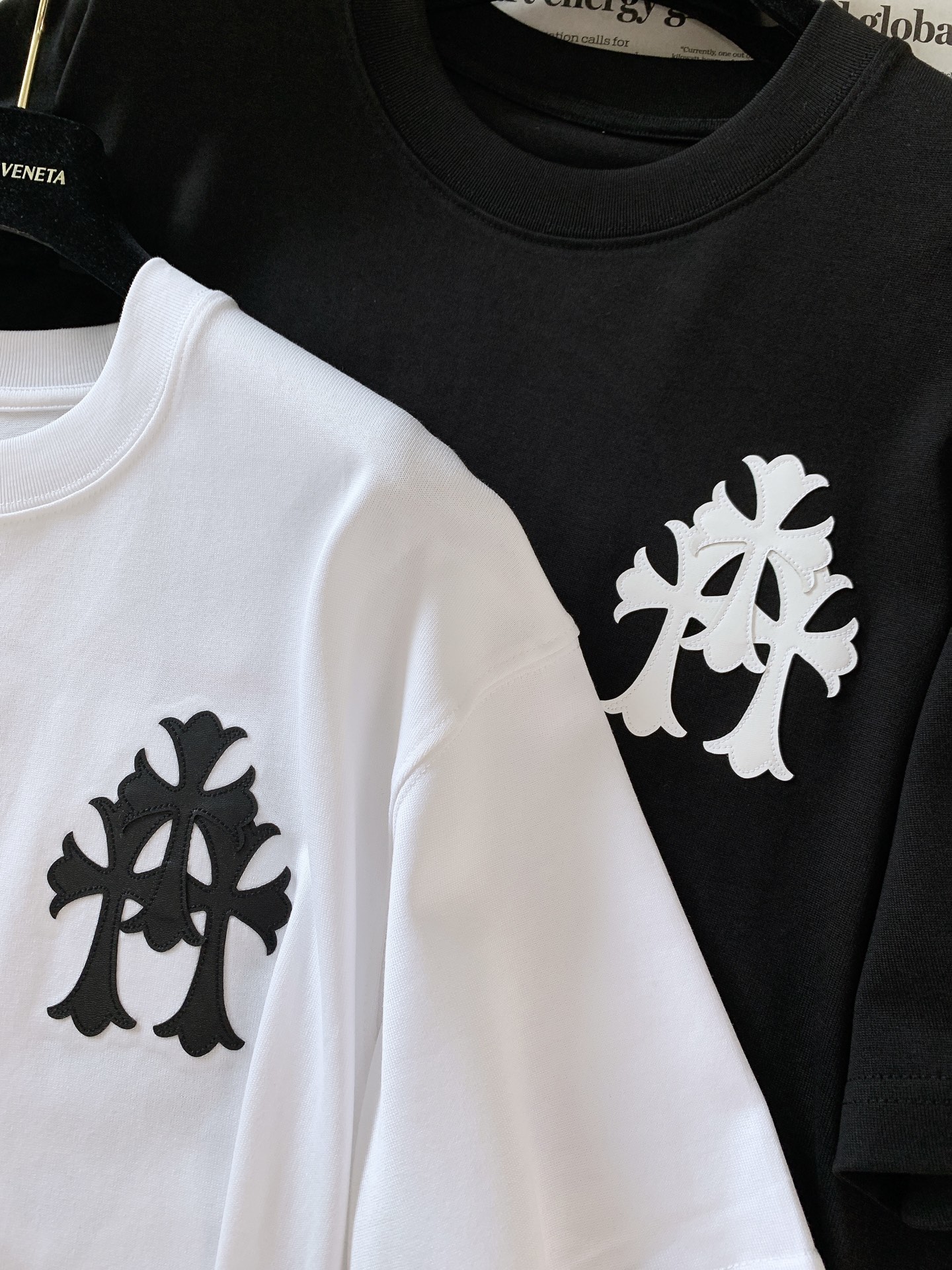 Chrome Hearts 克罗心 2026FW早秋新品 重工哥特式打底T恤👕高克重纯棉料子,手感扎实软糯,上身舒适度 Chrome Hearts 克罗心 2026FW早秋新品 重工哥特式打底T恤👕高克重纯棉料子,手感扎实软糯,上身舒适度