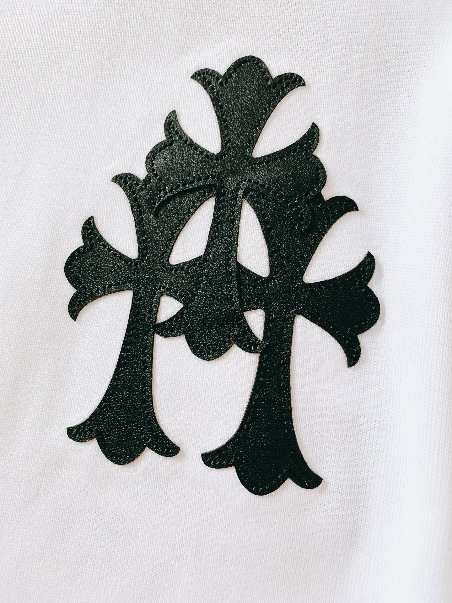 Chrome Hearts 克罗心 2026FW早秋新品 重工哥特式打底T恤👕高克重纯棉料子,手感扎实软糯,上身舒适度 Chrome Hearts 克罗心 2026FW早秋新品 重工哥特式打底T恤👕高克重纯棉料子,手感扎实软糯,上身舒适度